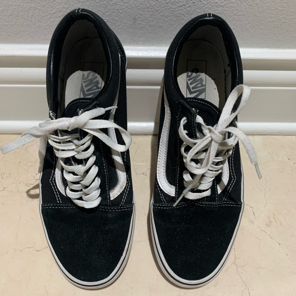 VANS OLD SKOOL SIDE STRIPE Size: 10.5 men, 12.0 women.